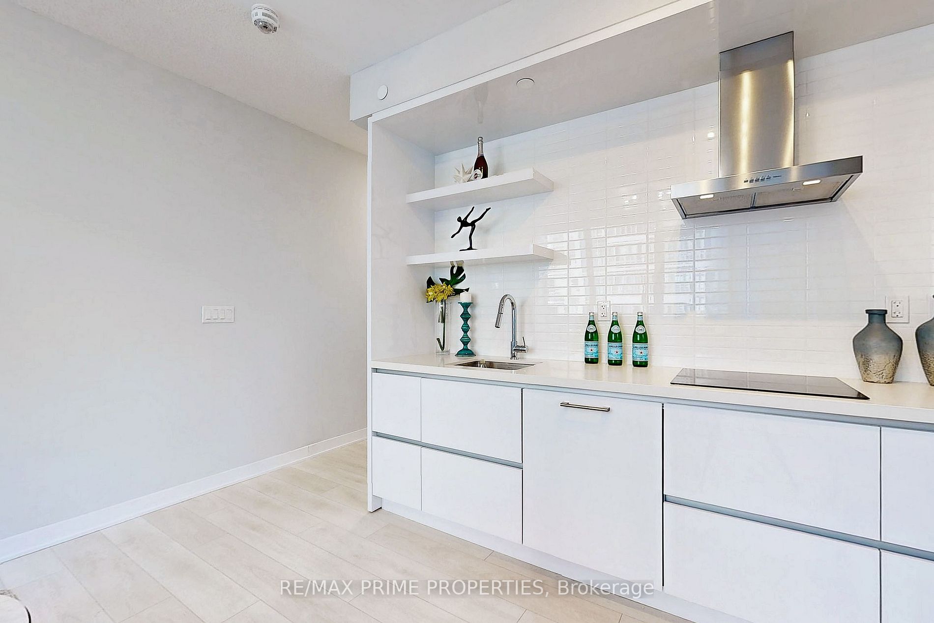 2221 Yonge St, #602