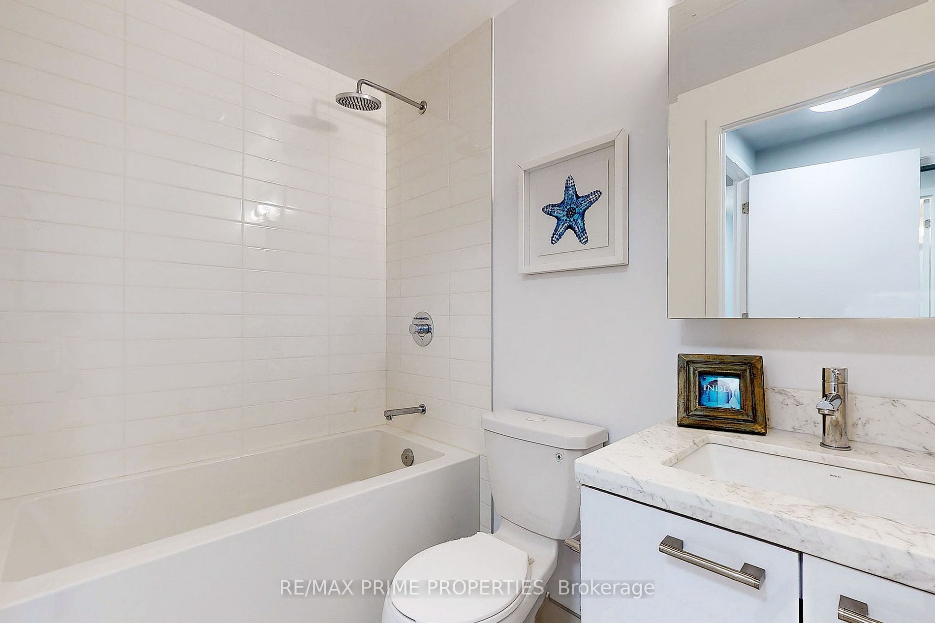 2221 Yonge St, #602