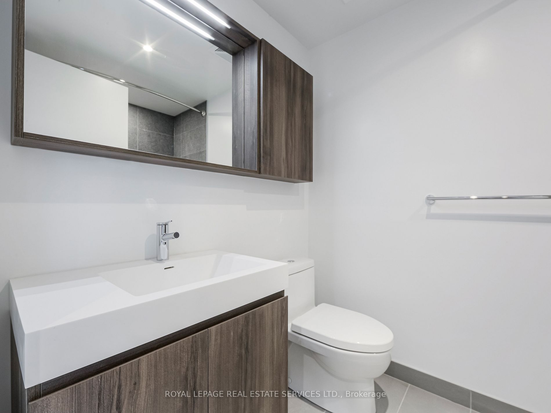 8 Gloucester St, #2006