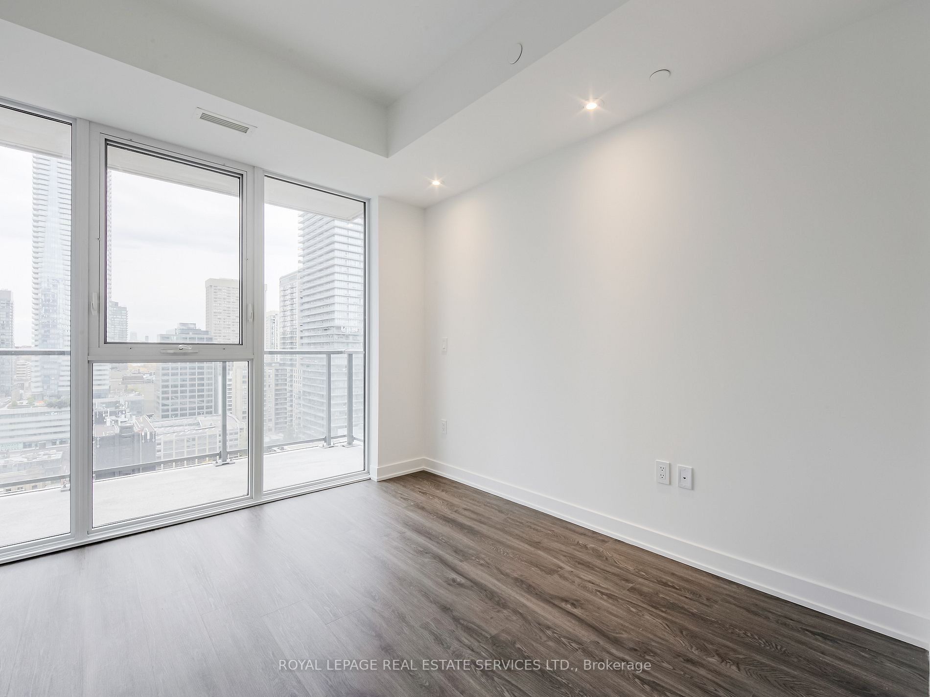 8 Gloucester St, #2006