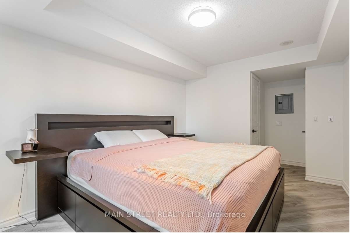 509 Beecroft Rd, #816