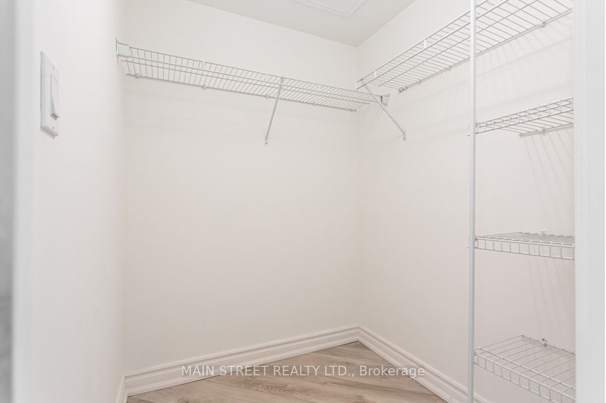 509 Beecroft Rd, #816