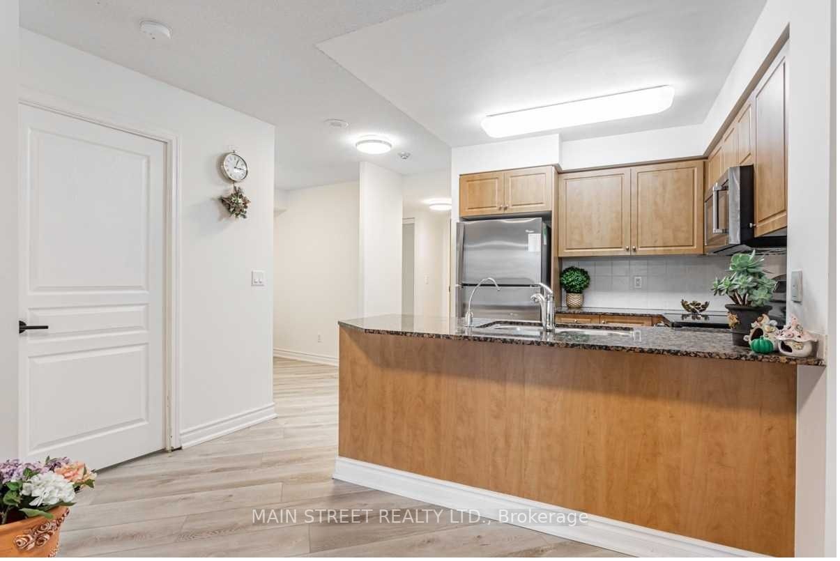 509 Beecroft Rd, #816