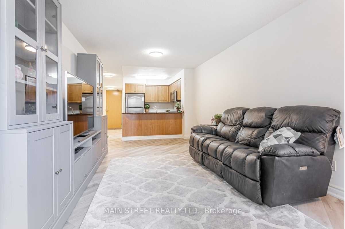509 Beecroft Rd, #816