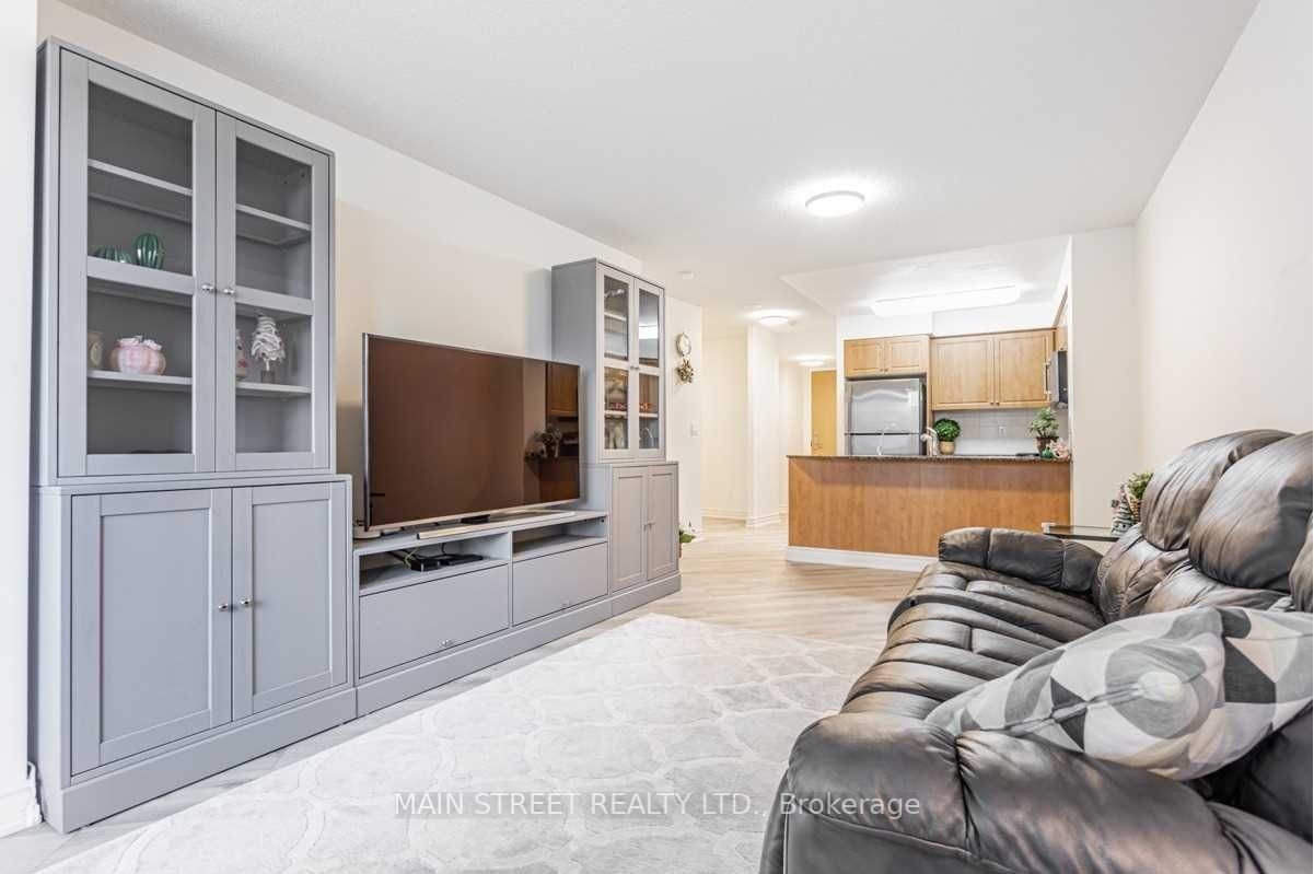 509 Beecroft Rd, #816