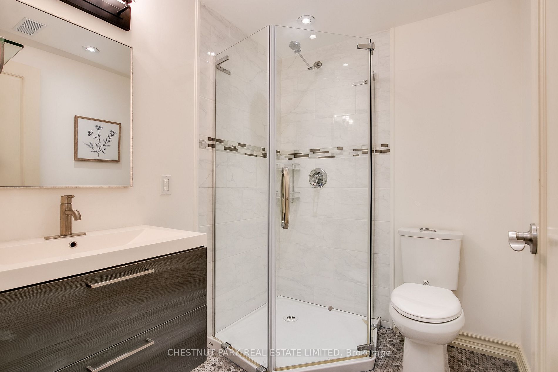24 Cameron Cres
