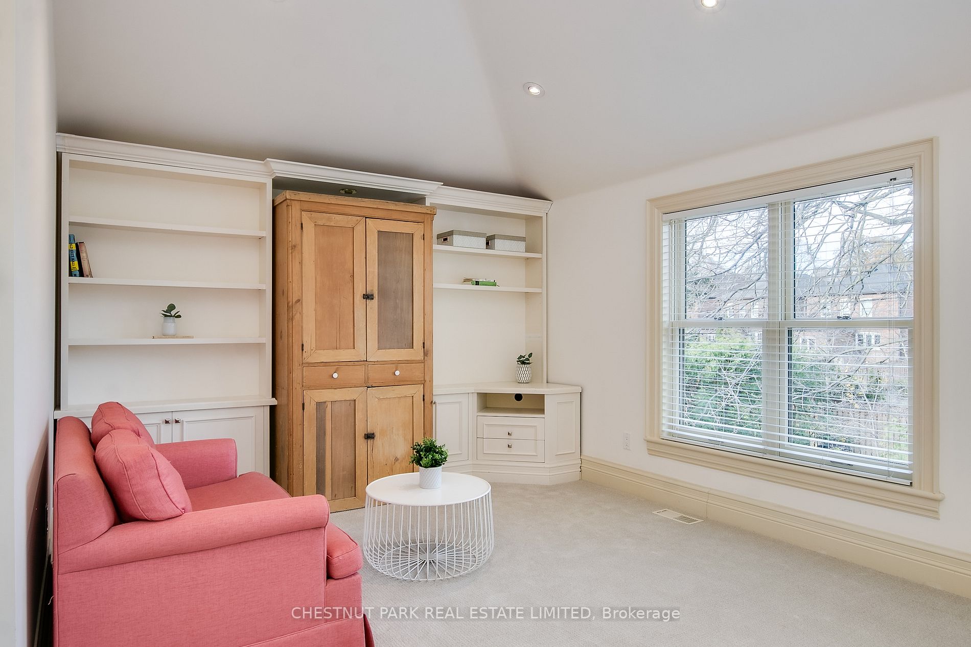 24 Cameron Cres