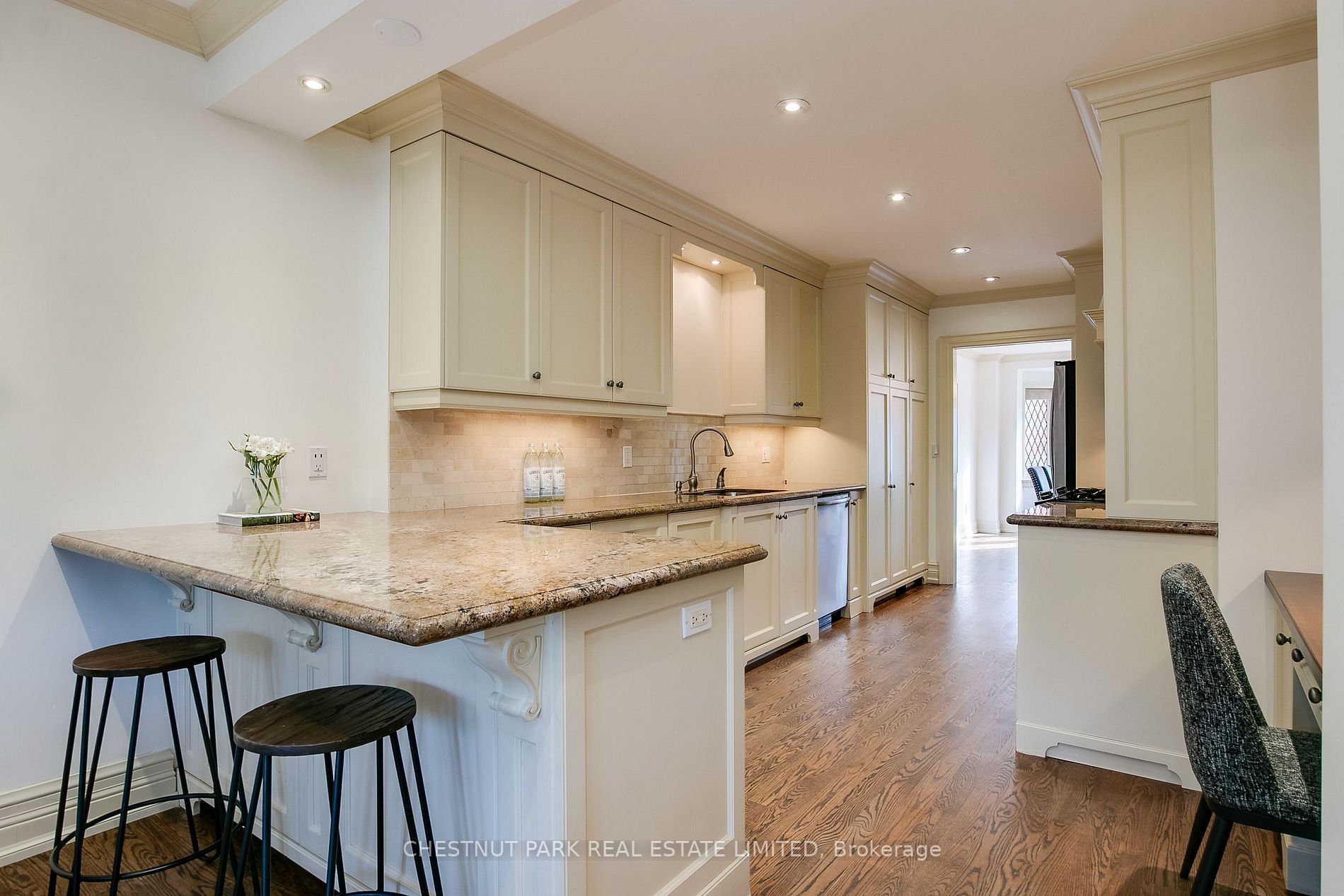 24 Cameron Cres