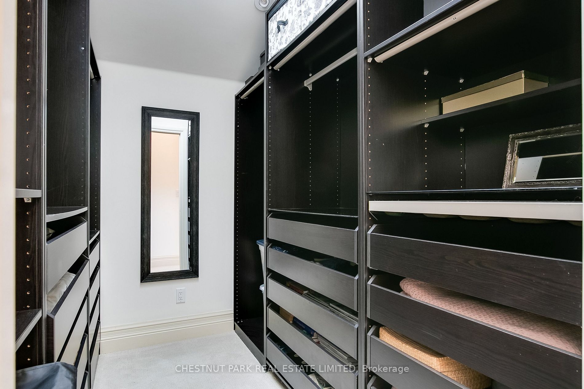 24 Cameron Cres
