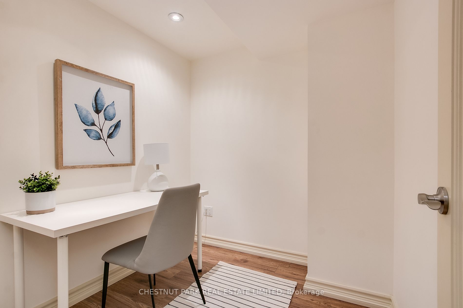 24 Cameron Cres