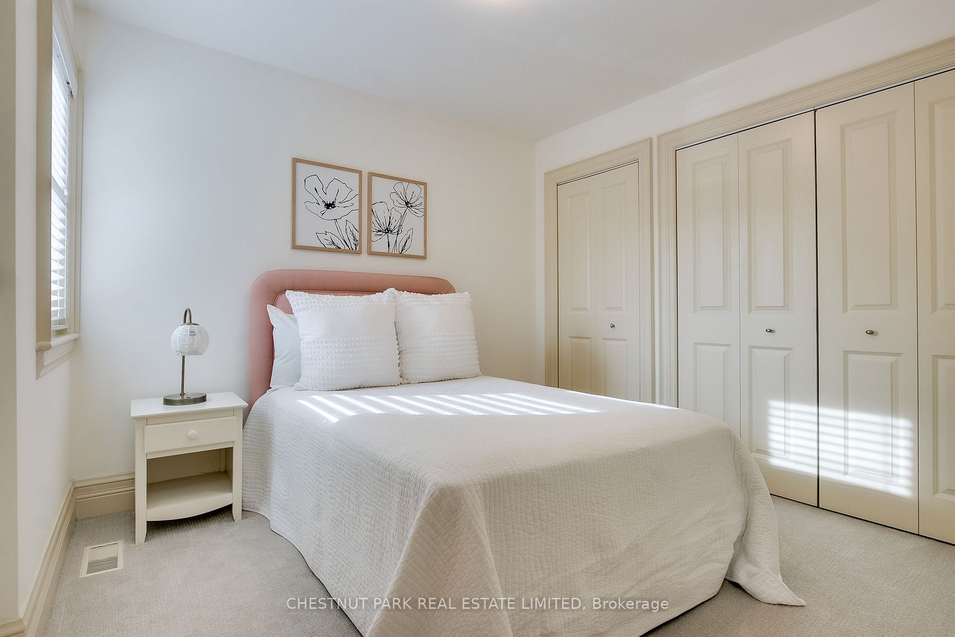 24 Cameron Cres