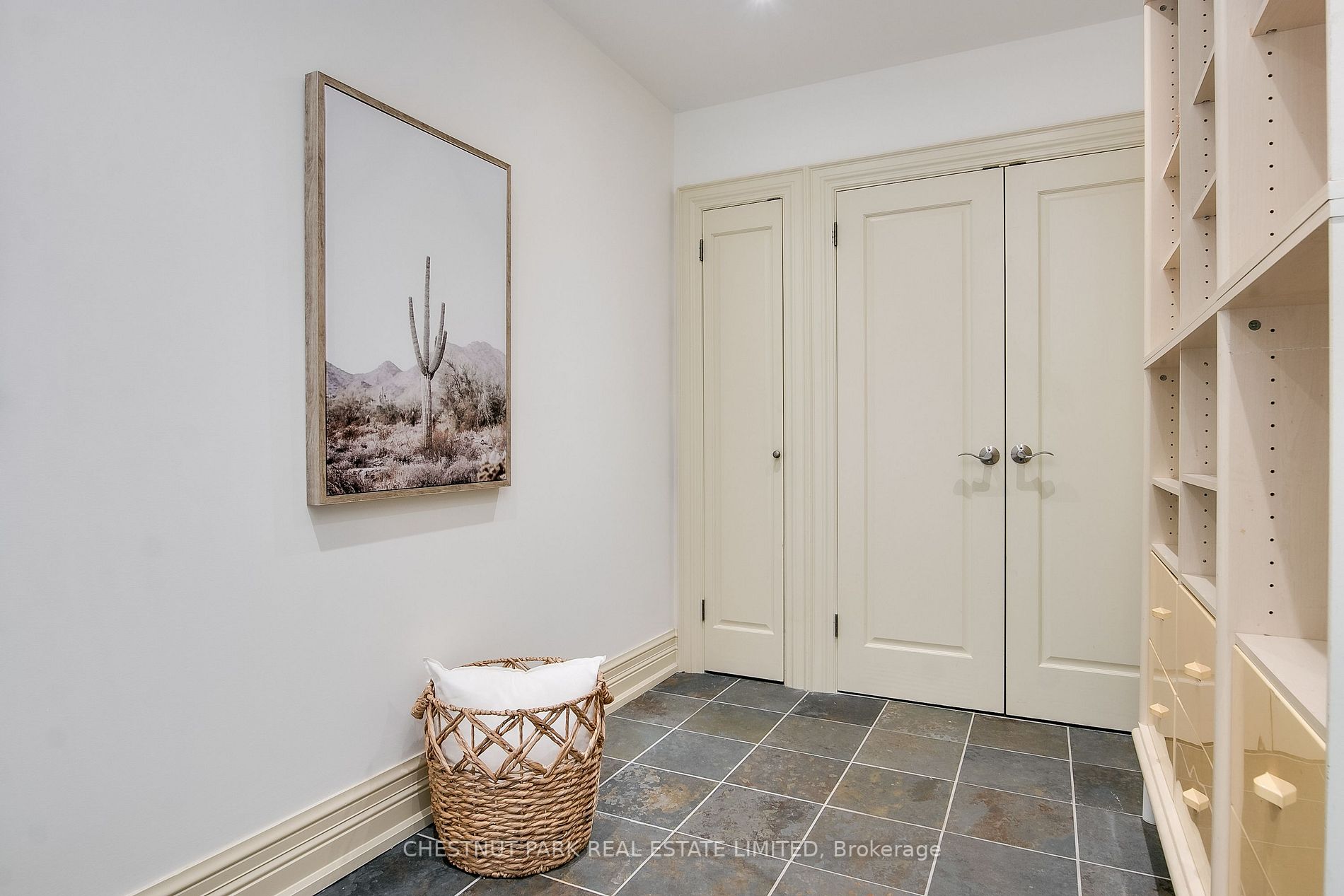 24 Cameron Cres