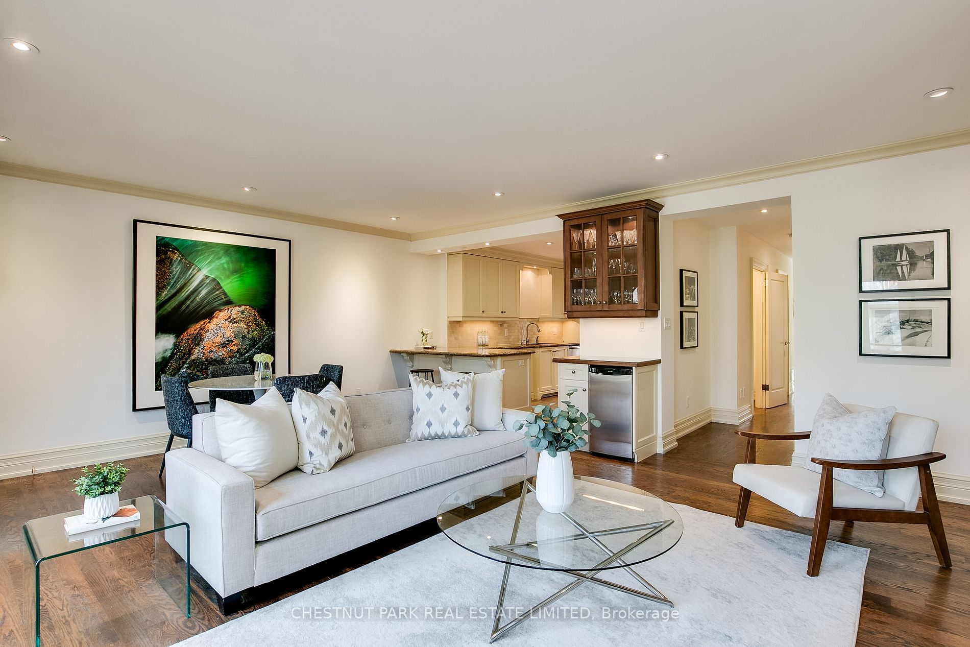 24 Cameron Cres