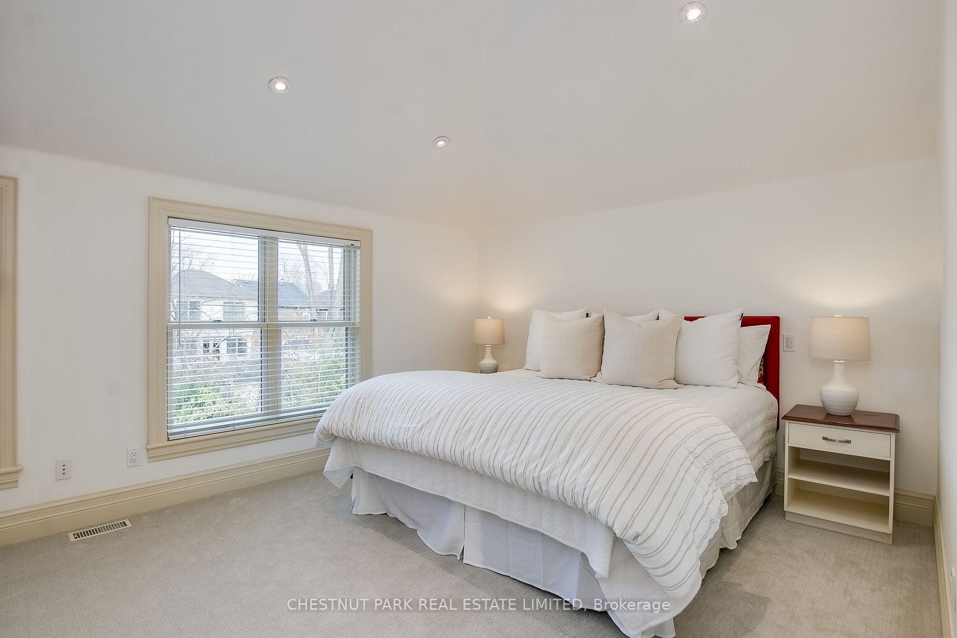 24 Cameron Cres