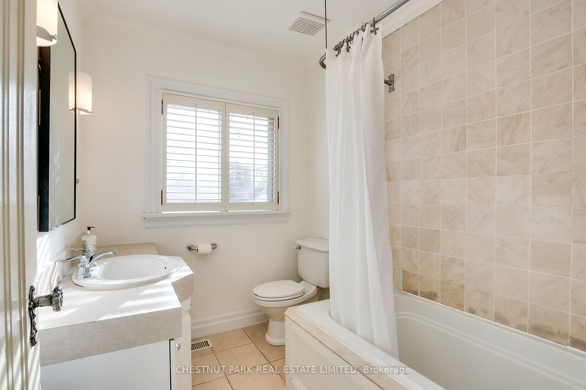 24 Cameron Cres