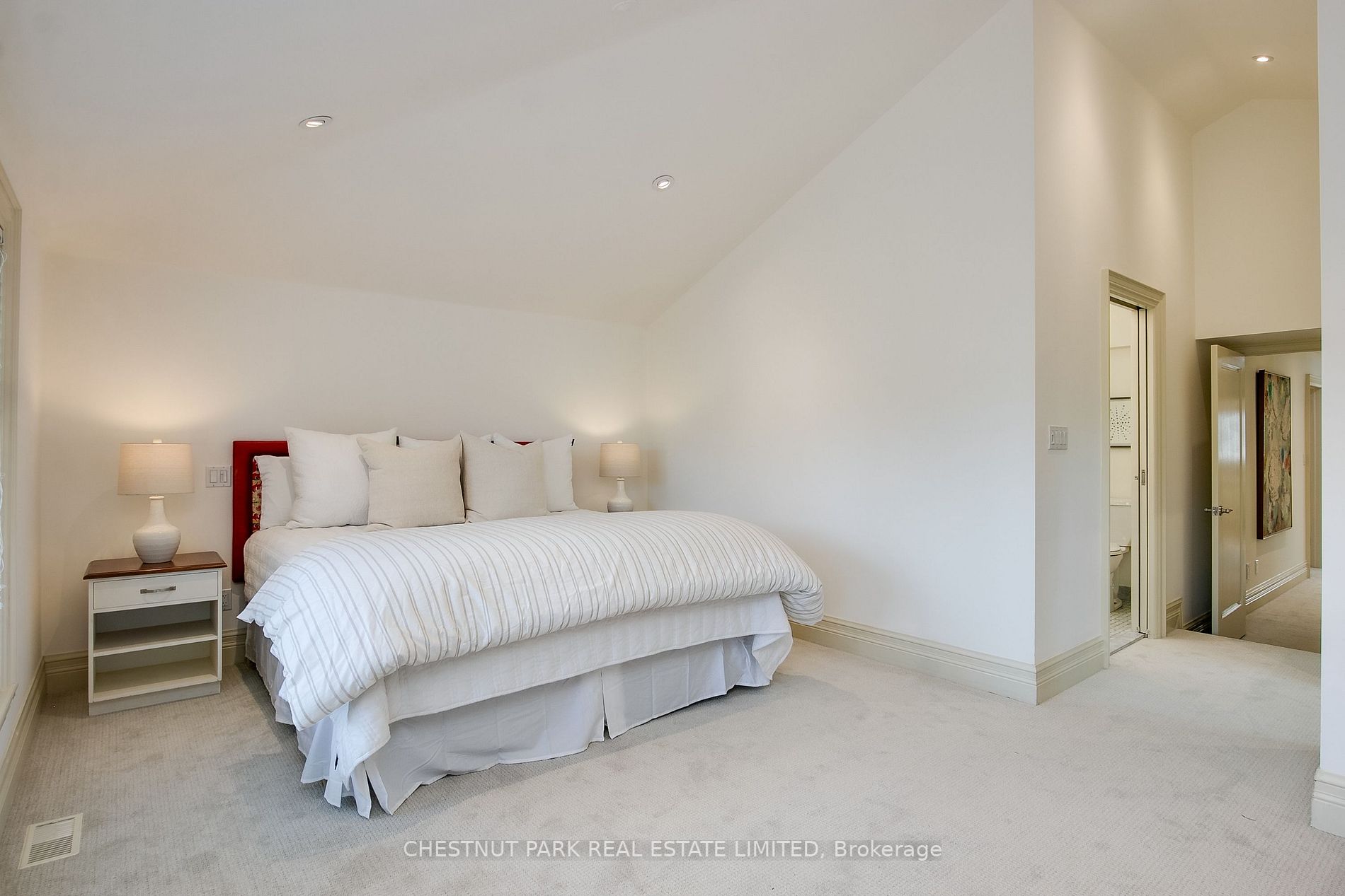 24 Cameron Cres