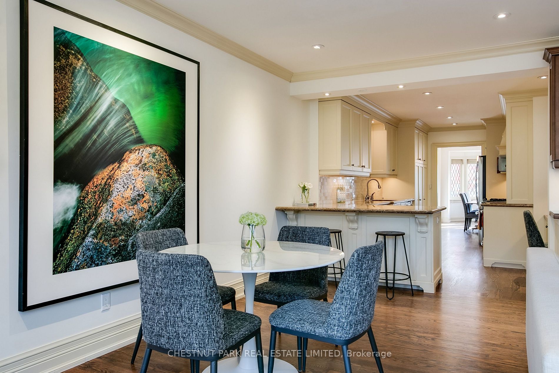 24 Cameron Cres