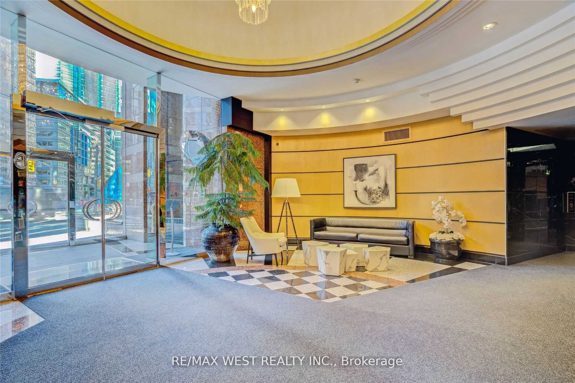 33 University Ave, #303
