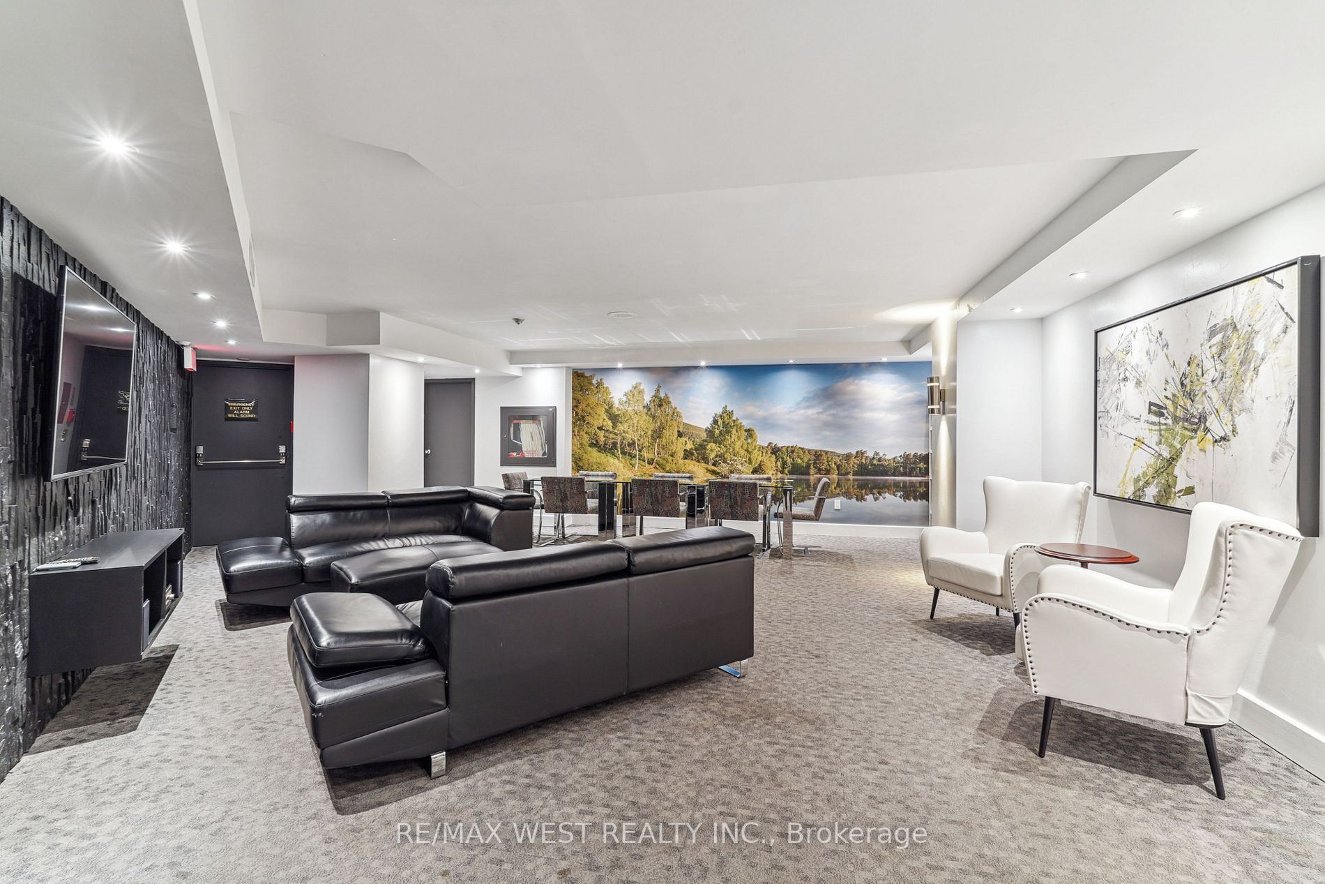 33 University Ave, #303