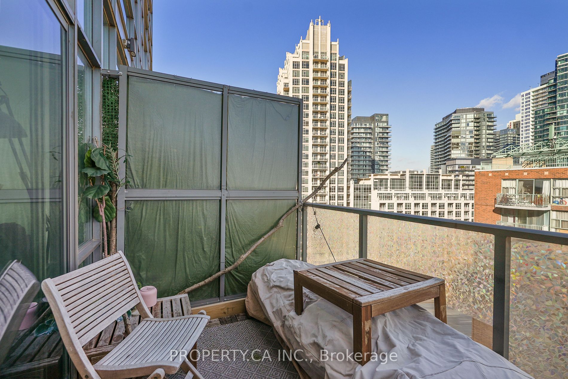 637 Lake Shore Blvd, #820