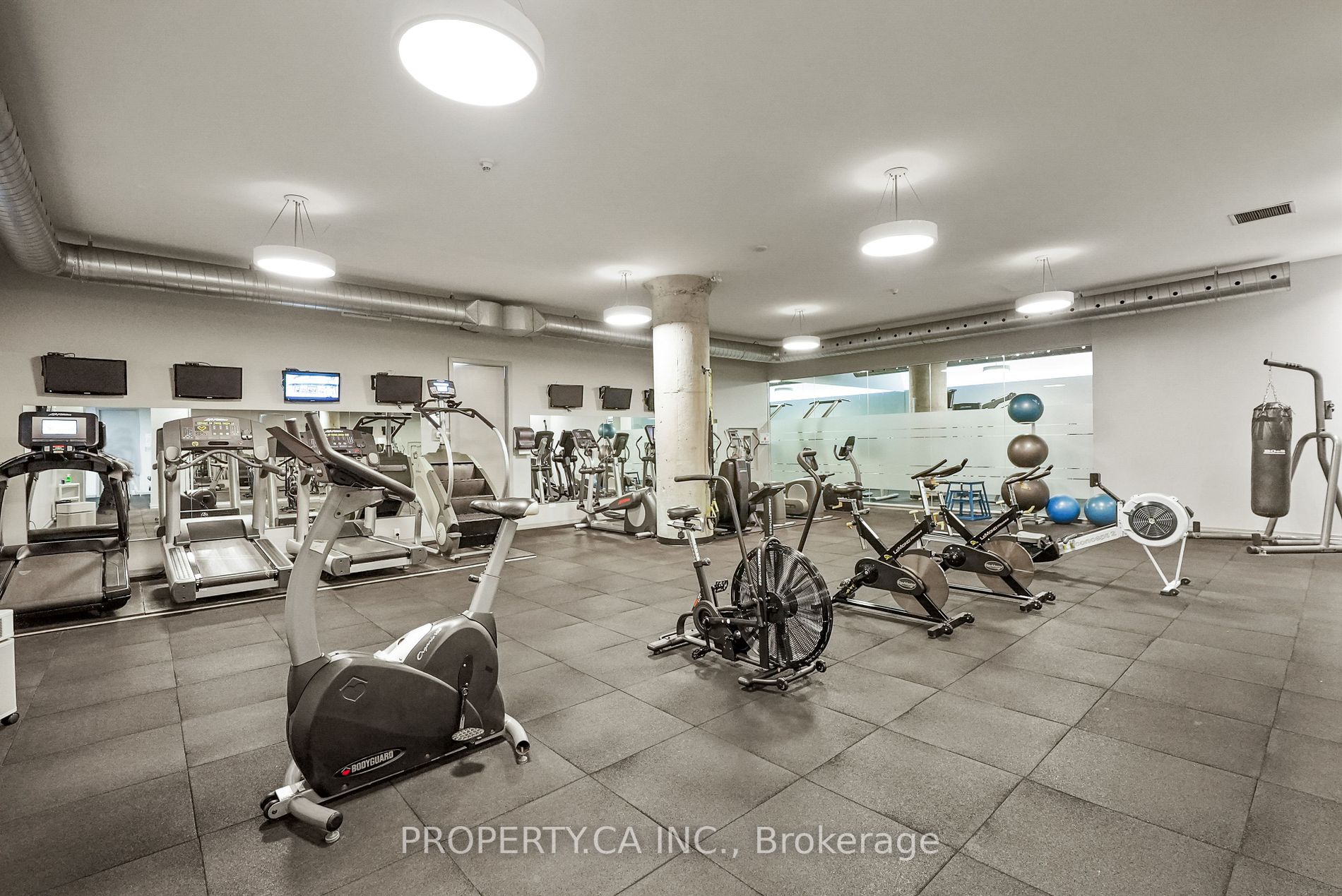 637 Lake Shore Blvd, #820