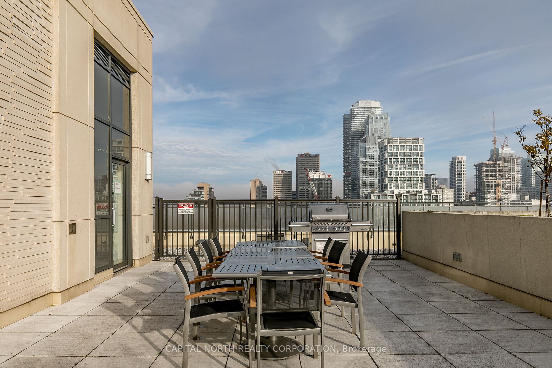 23 Glebe Rd W, #206