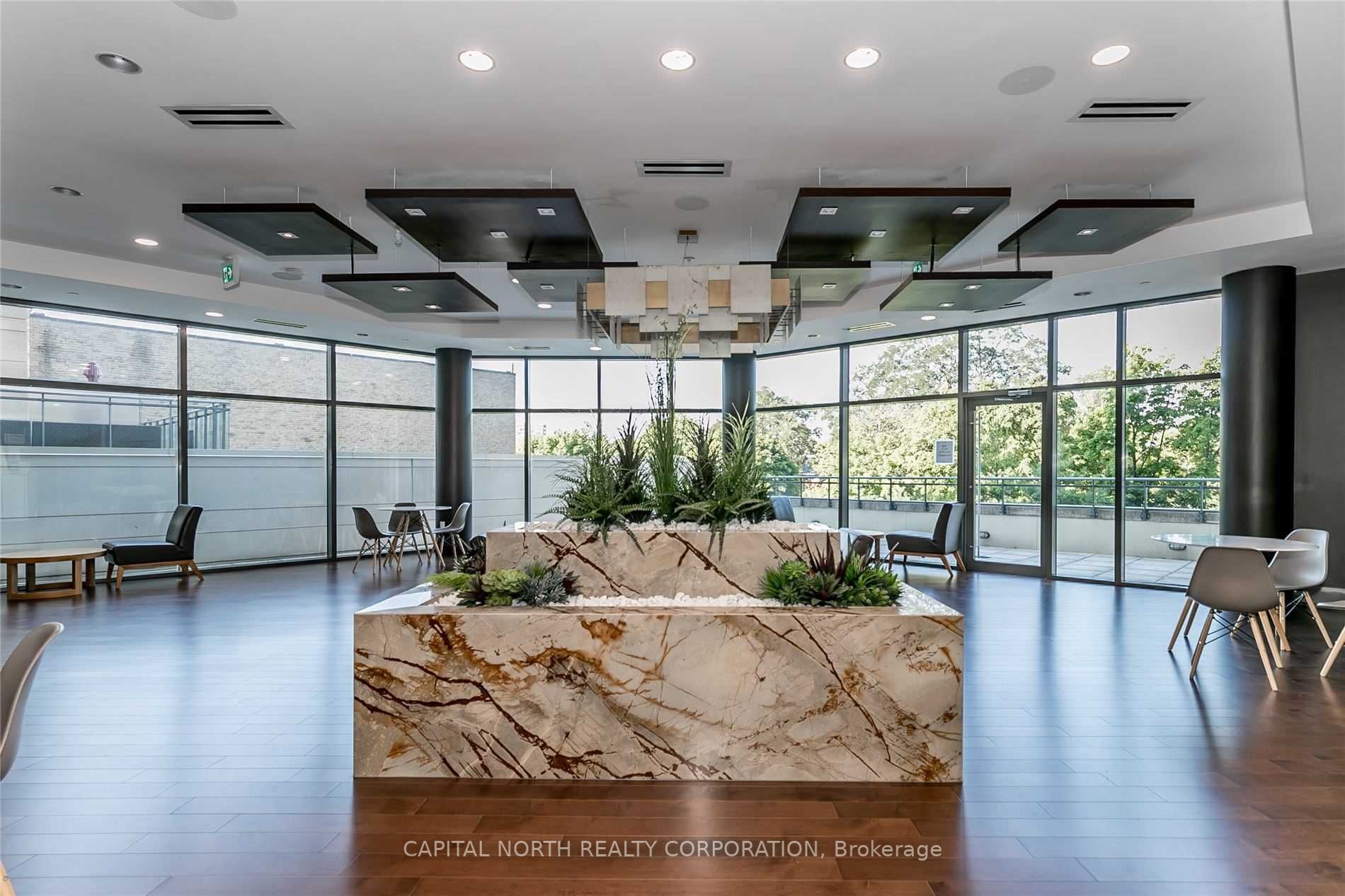 23 Glebe Rd W, #206
