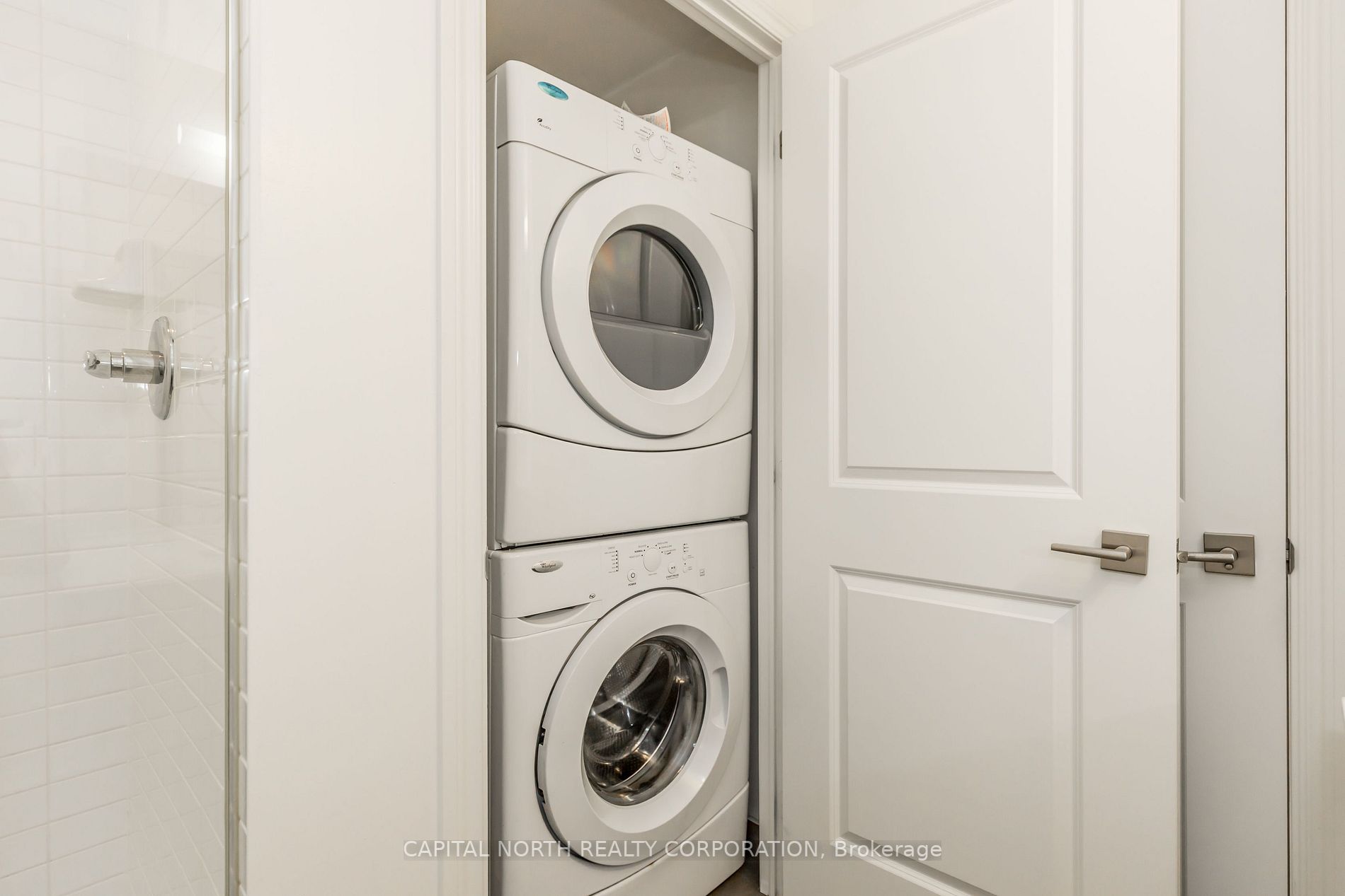 23 Glebe Rd W, #206