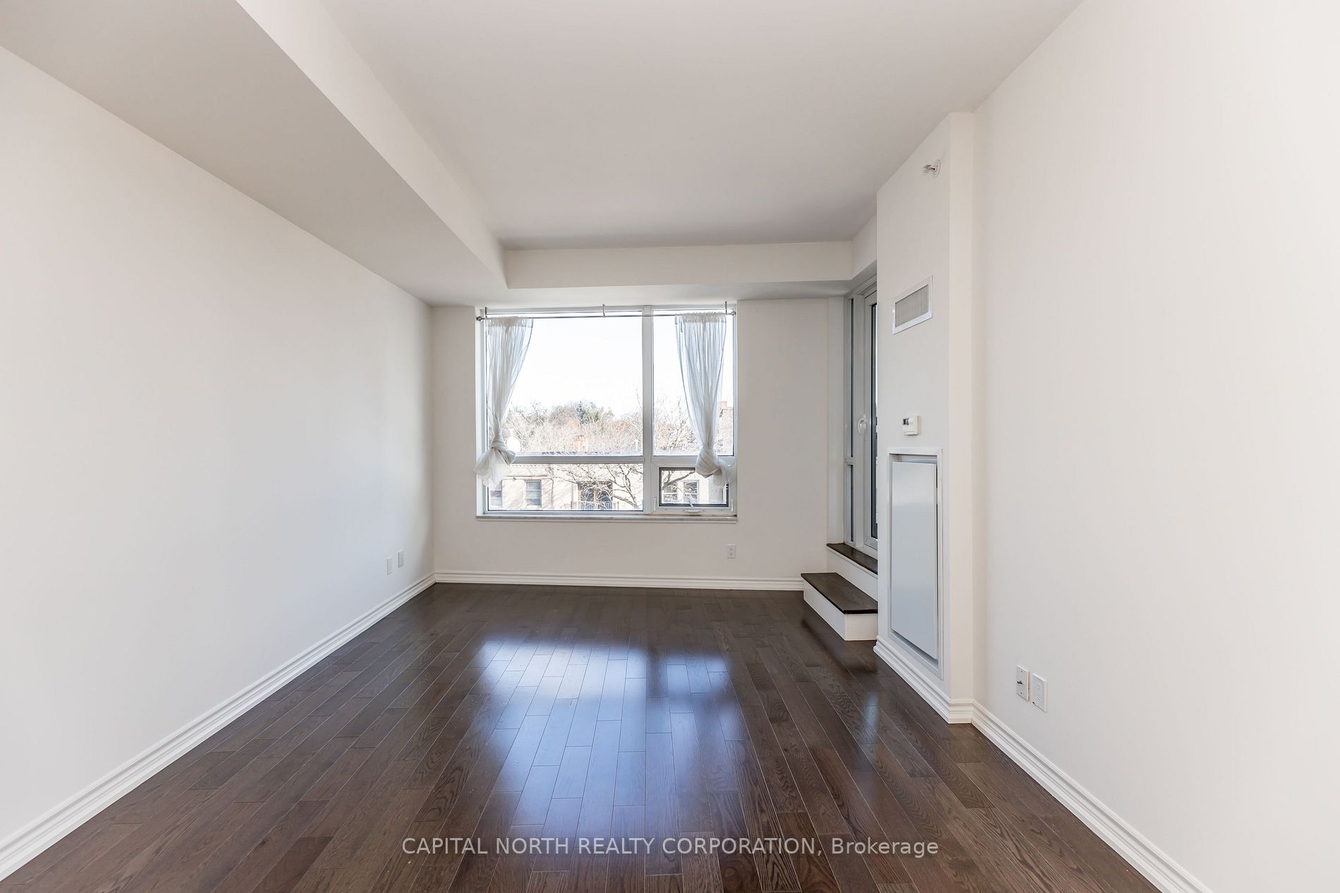 23 Glebe Rd W, #206