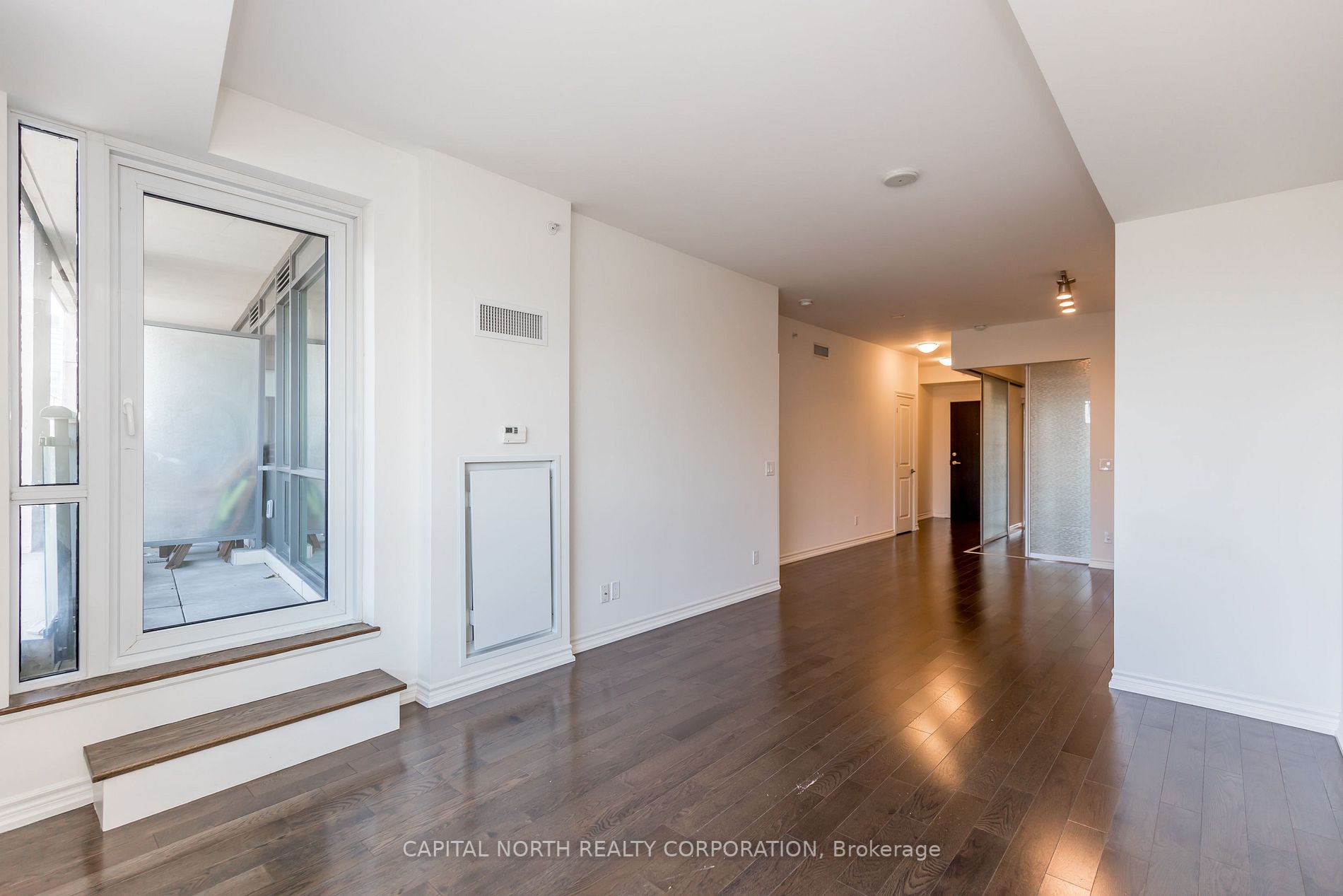 23 Glebe Rd W, #206