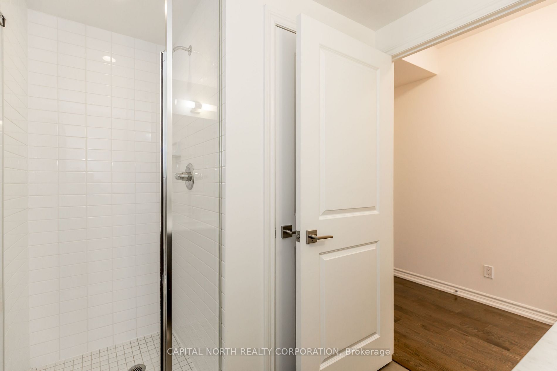 23 Glebe Rd W, #206