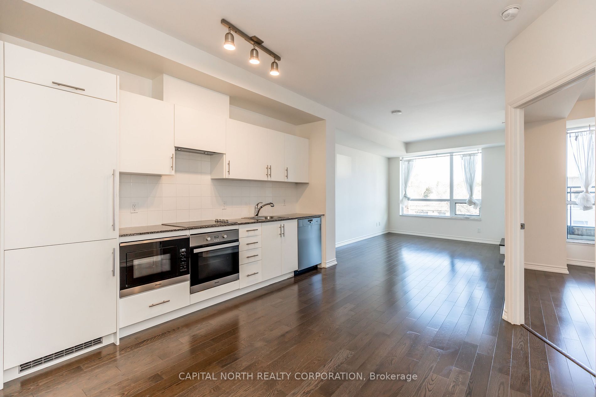 23 Glebe Rd W, #206