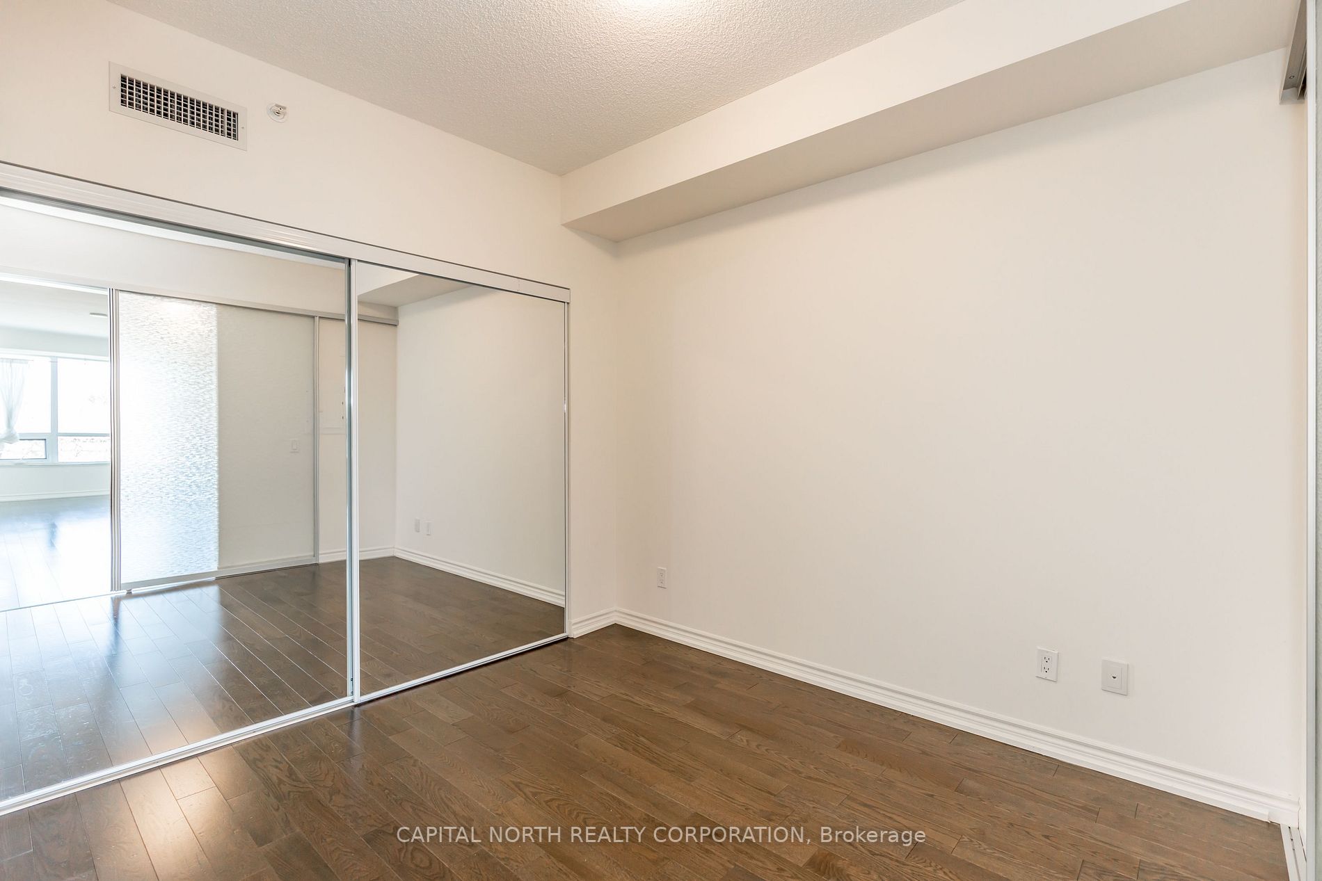 23 Glebe Rd W, #206