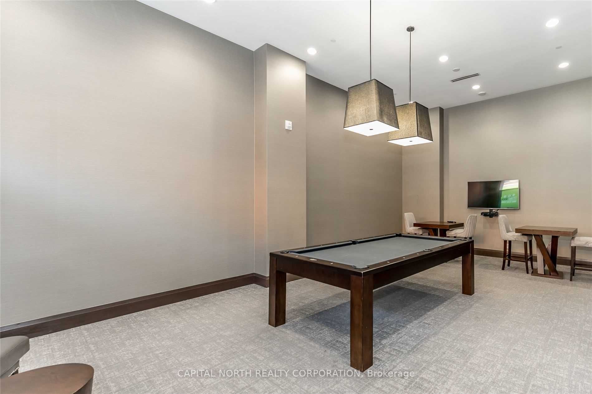 23 Glebe Rd W, #206