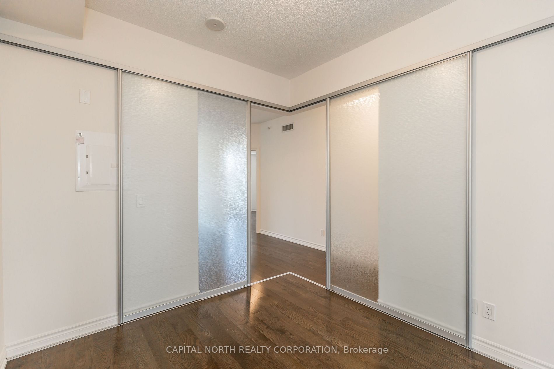 23 Glebe Rd W, #206