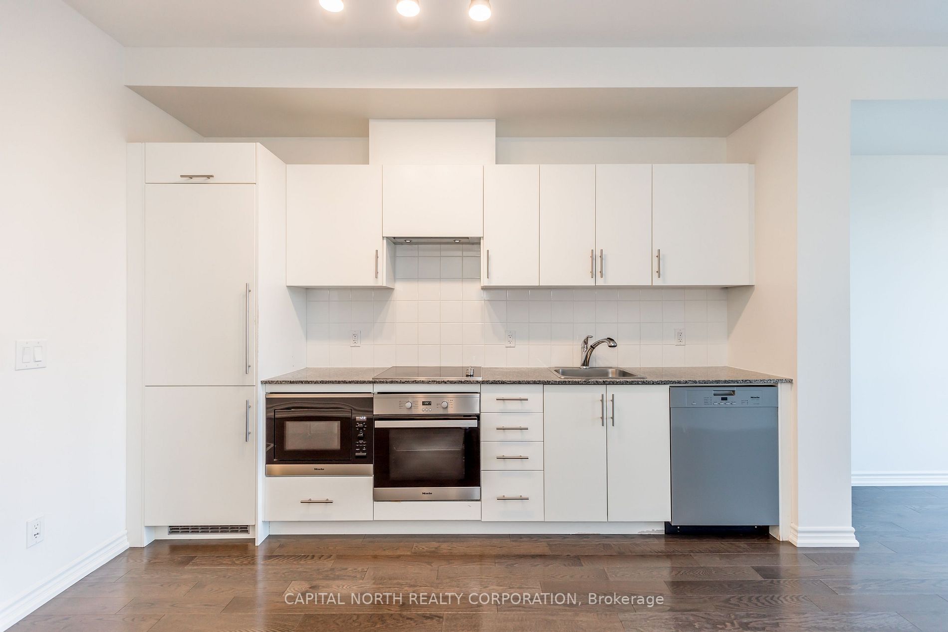 23 Glebe Rd W, #206