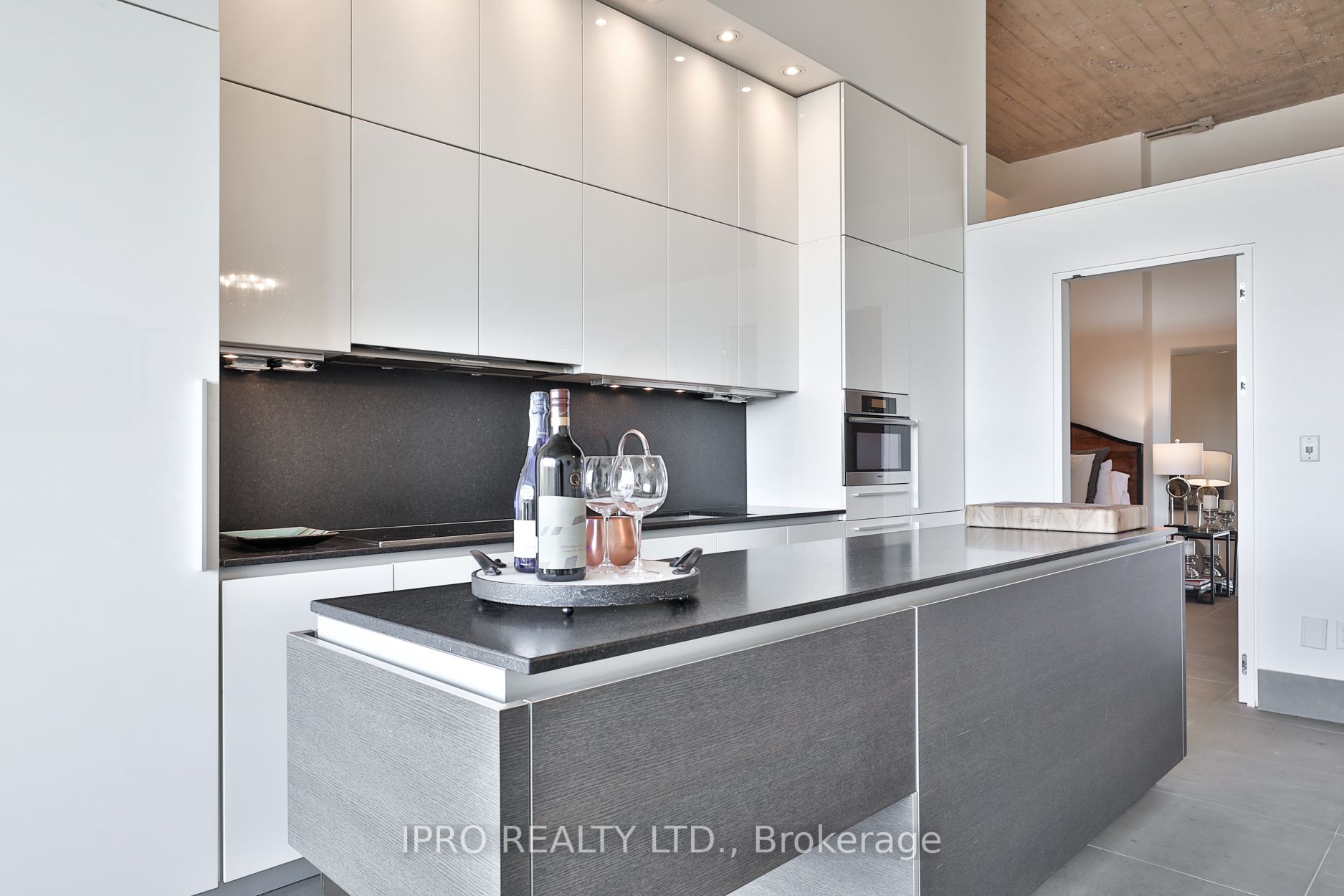 637 Lake Shore Blvd W, #408