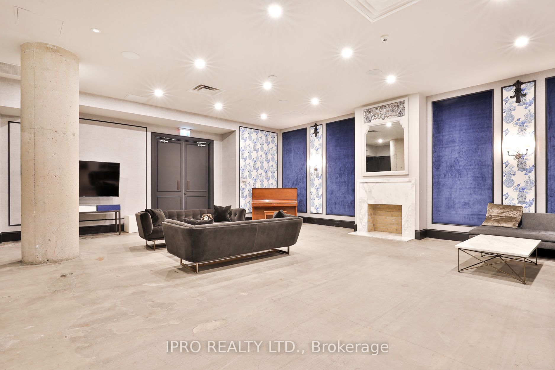 637 Lake Shore Blvd W, #408