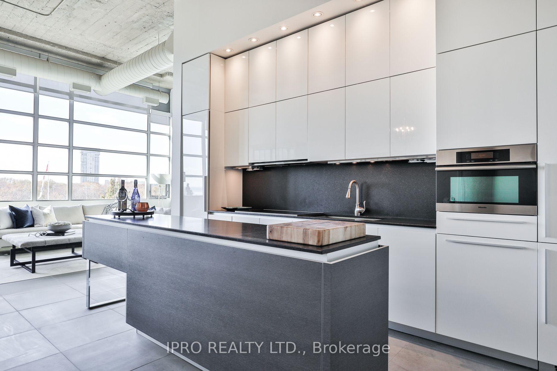 637 Lake Shore Blvd W, #408