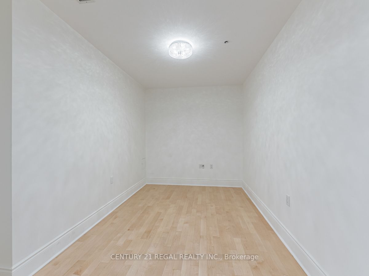 12 Rean Dr, #Ph7