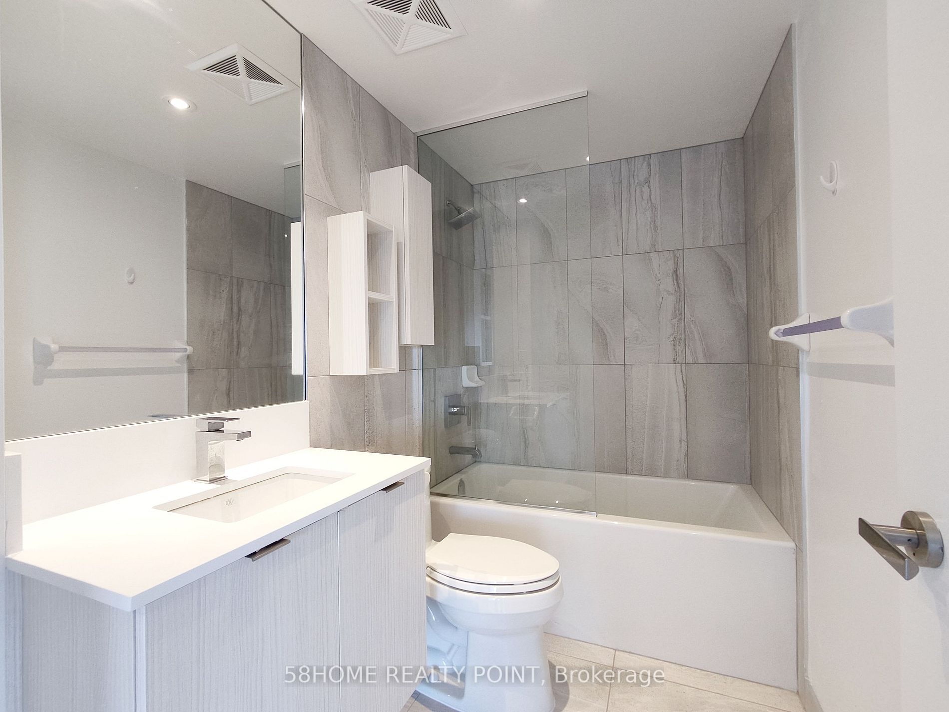 99 Broadway Ave, #2604 Nt