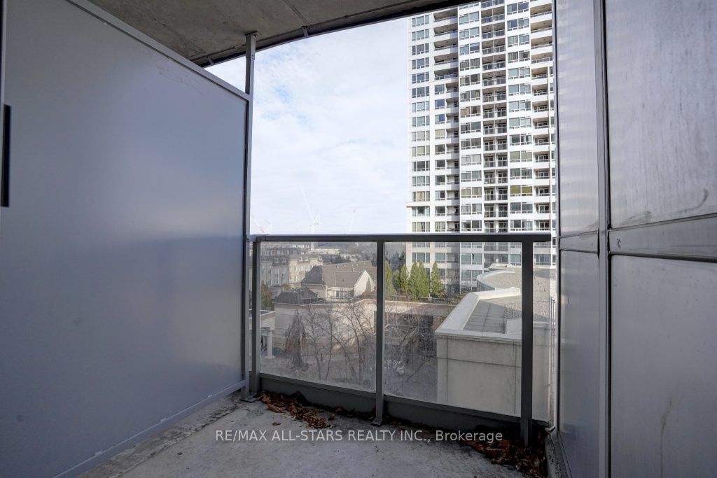 1 Rean Dr, #407
