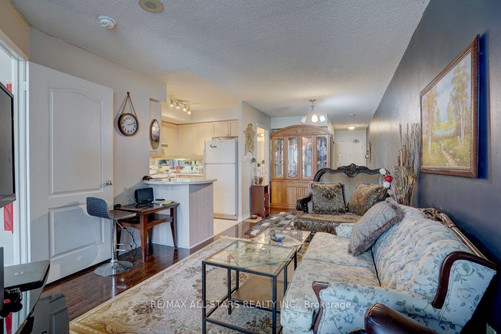 1 Rean Dr, #407