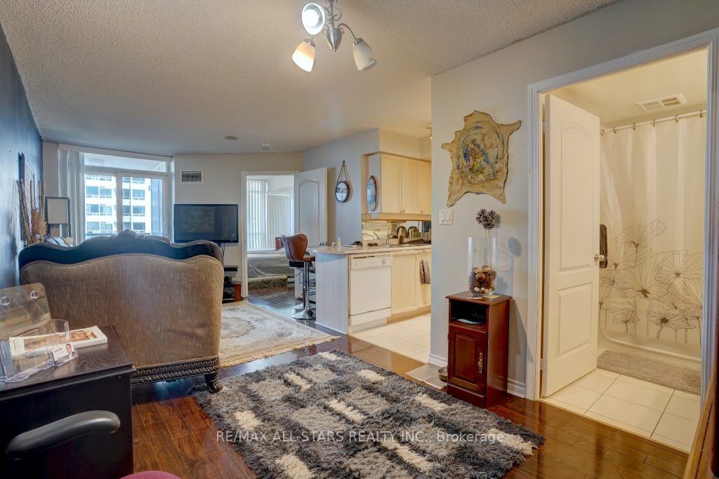 1 Rean Dr, #407