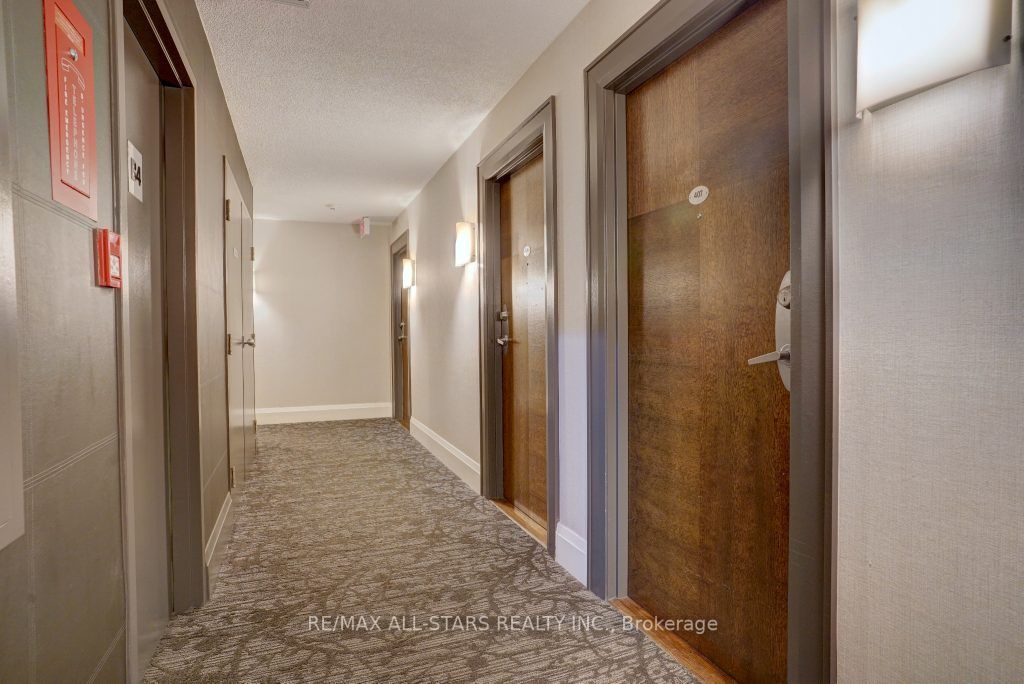 1 Rean Dr, #407