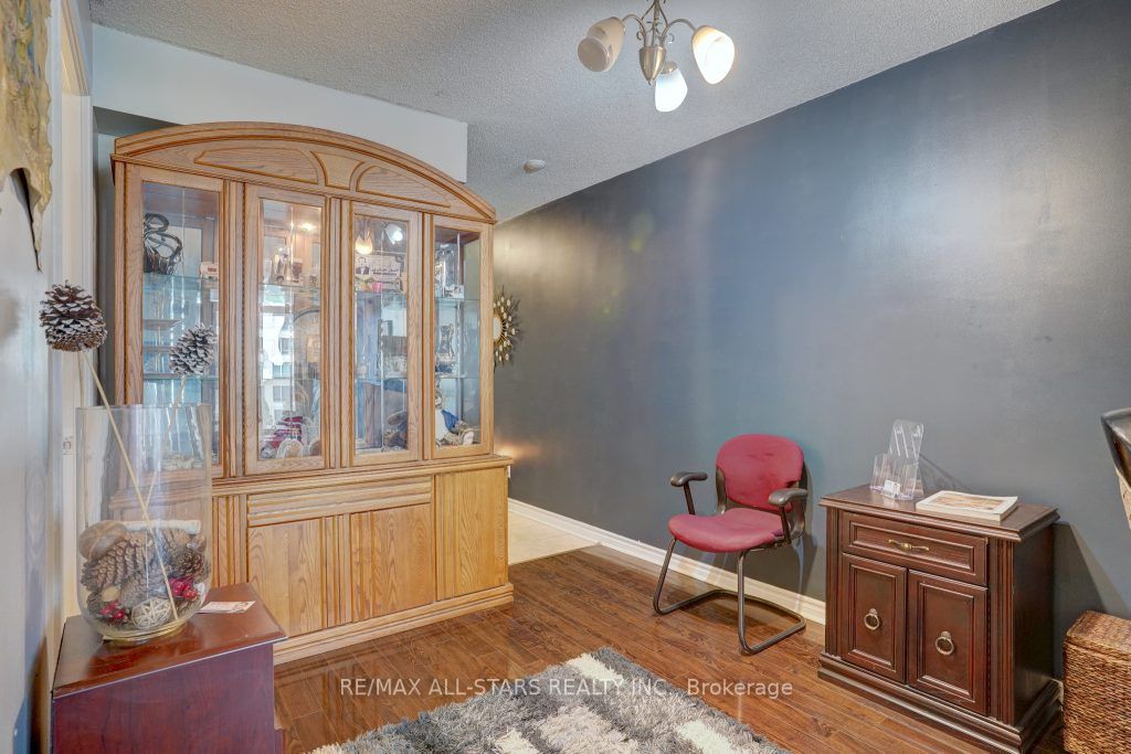 1 Rean Dr, #407
