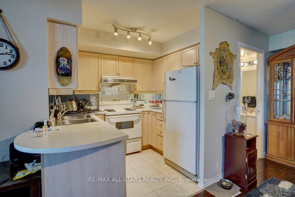 1 Rean Dr, #407