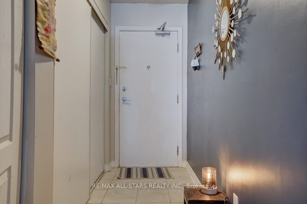 1 Rean Dr, #407