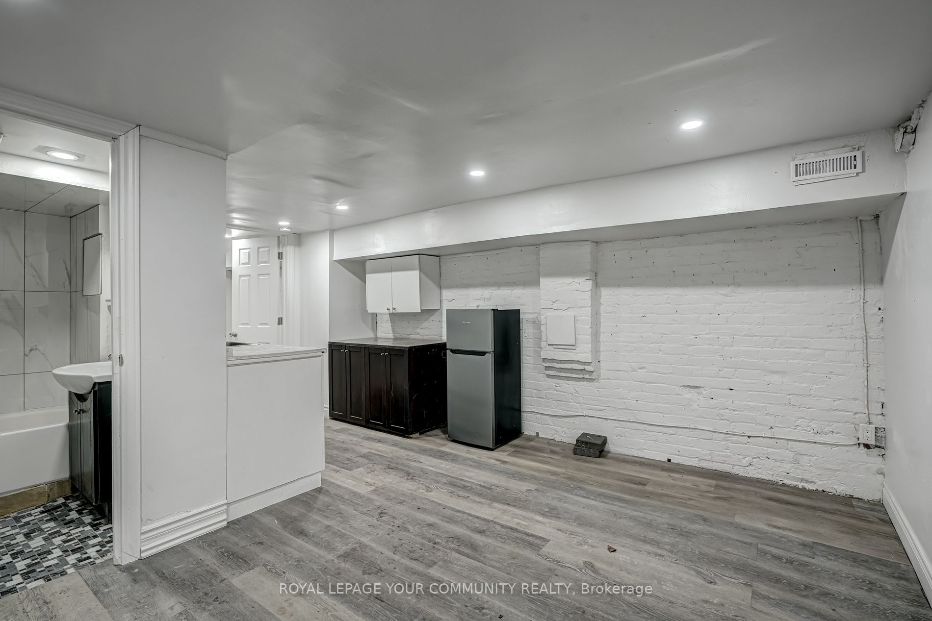 177 Carlton St, #B2