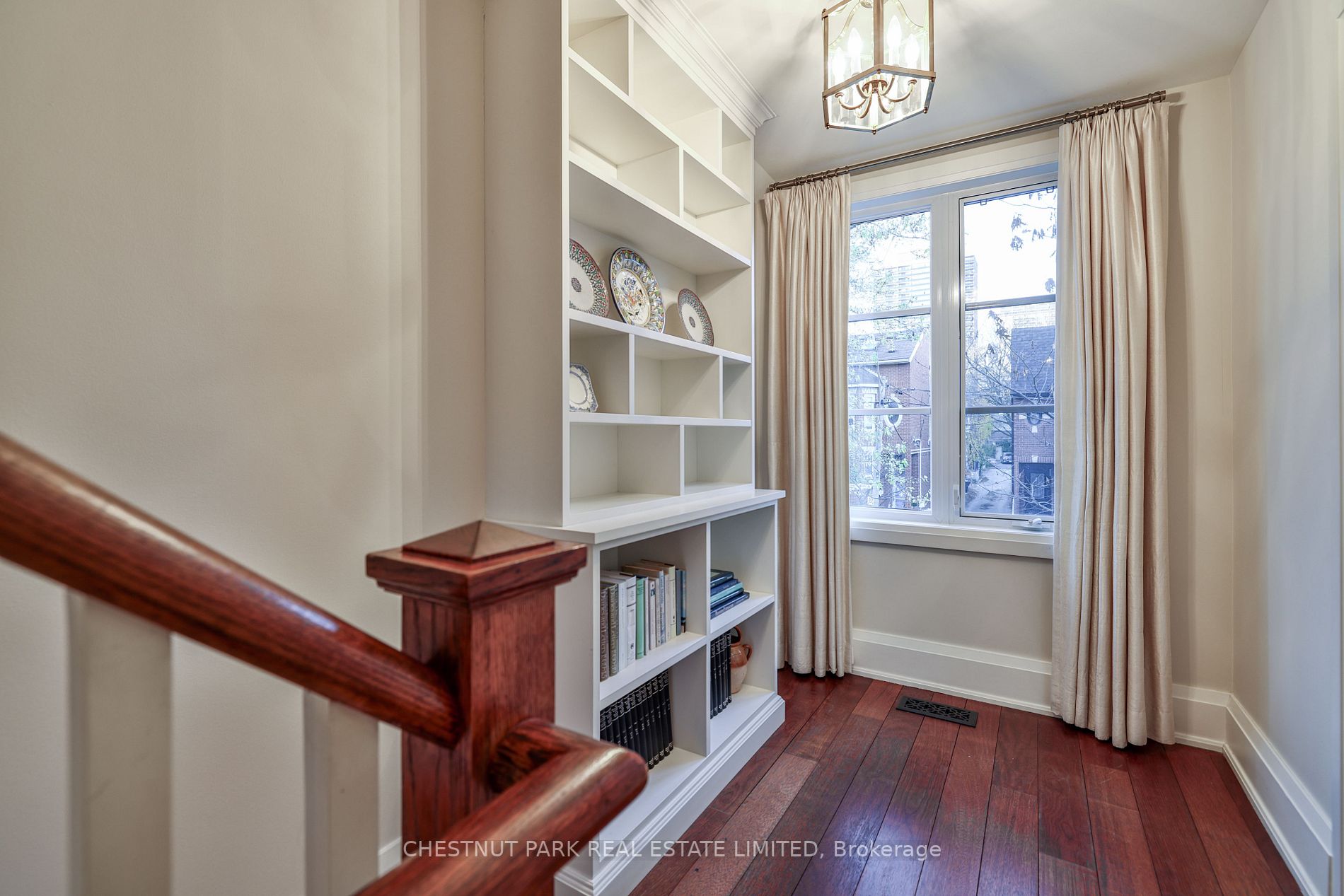 31 Shaftesbury Ave, #13